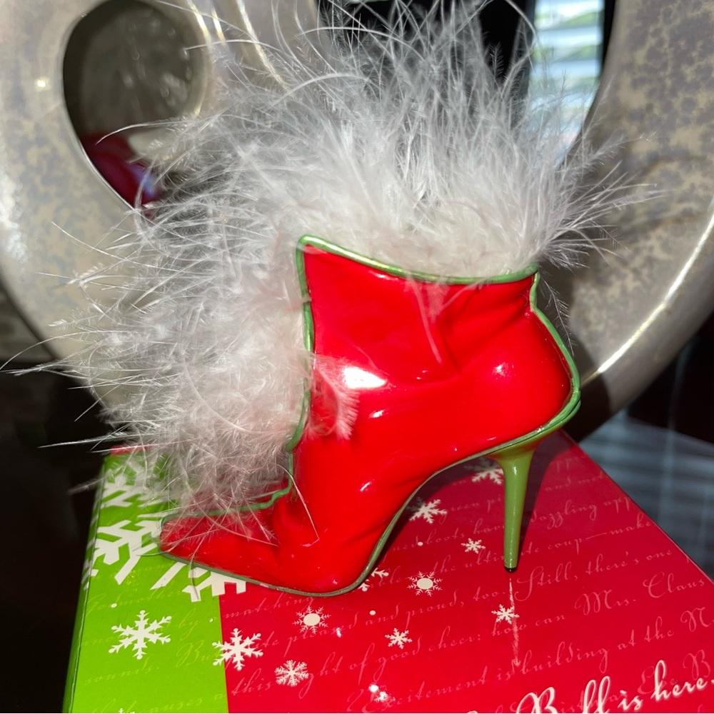 Just the Right Shoe NWB! Mrs. Claus's Snowflake Figurine